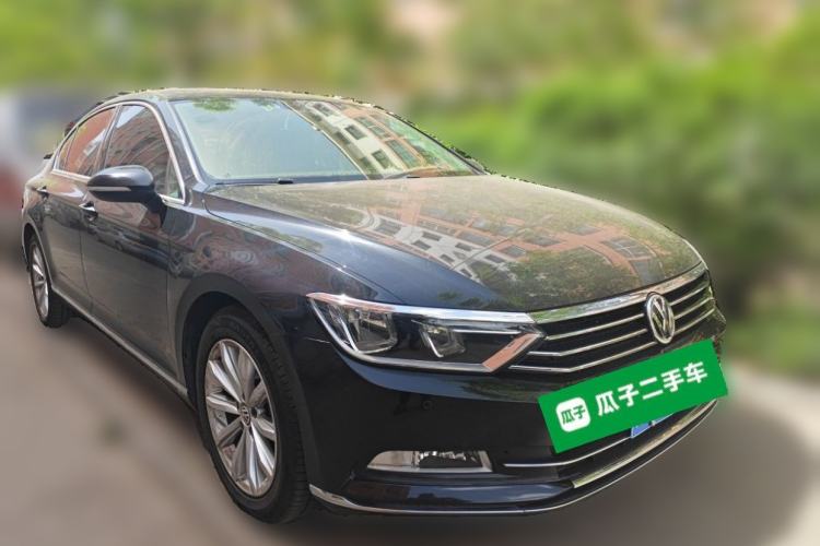 Used Volkswagen Magotan 2018 330TSI DSG Advanced Model Front Right 45 Deg