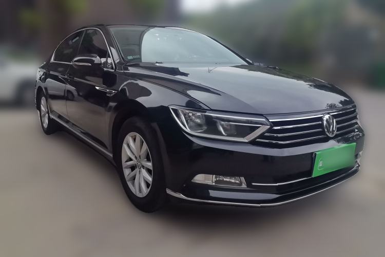 Used Volkswagen Magotan 2018 280TSI DSG Comfort Model Front Right 45 Deg