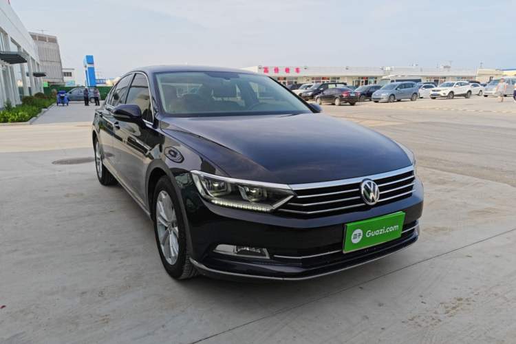 Used Volkswagen Magotan 2018 Facelift 330TSI DSG Luxury Model Front Right 45 Deg