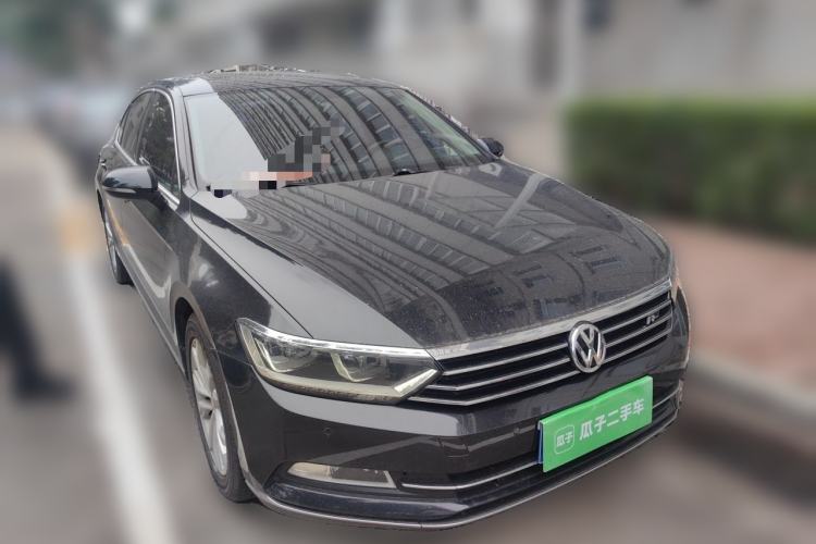 Used Volkswagen Magotan 2018 380TSI DSG Luxury Model Front Right 45 Deg