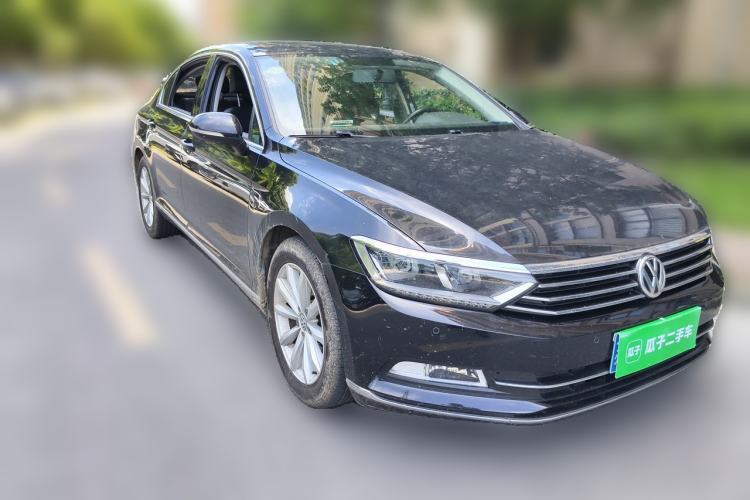 Used Volkswagen Magotan 2018 330TSI DSG Advanced Model Front Right 45 Deg