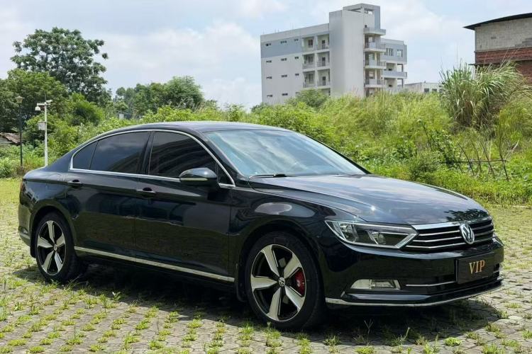 Used Volkswagen Magotan 2018 330TSI DSG Advanced Model Front Right 45 Deg
