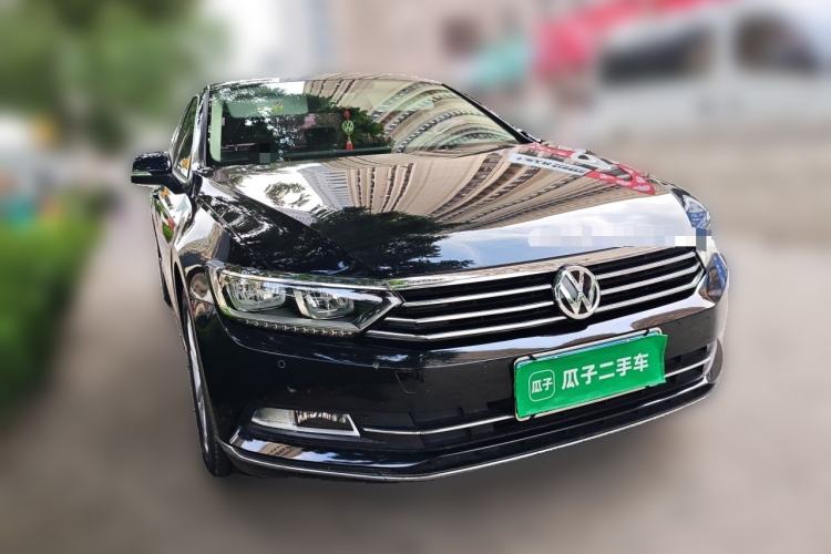 Used Volkswagen Magotan 2018 Facelift 330TSI DSG Luxury Model Front Right 45 Deg