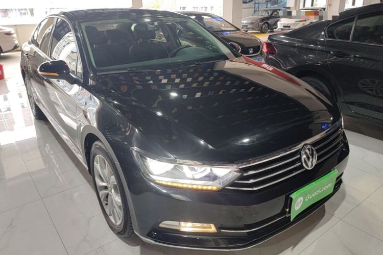 Used Volkswagen Magotan 2018 Facelift 330TSI DSG Luxury Model Front Right 45 Deg