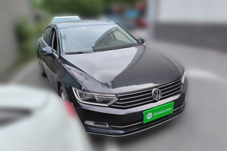 Used Volkswagen Magotan 2018 330TSI DSG Advanced Model Front Right 45 Deg