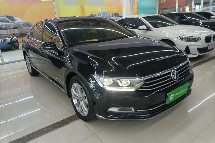 Used Volkswagen Magotan 2018 Facelift 330TSI DSG Luxury Model Front Right 45 Deg