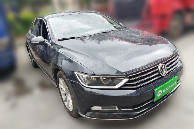 Used Volkswagen Magotan 2018 330TSI DSG Advanced Model Front Right 45 Deg