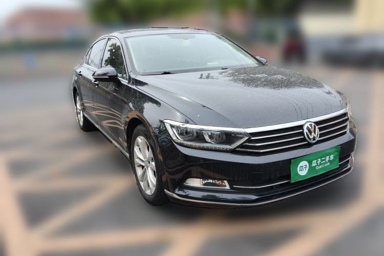 Used Volkswagen Magotan 2018 380TSI DSG Luxury Model Front Right 45 Deg