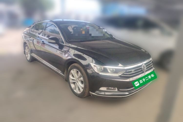 Used Volkswagen Magotan 2018 330TSI DSG Luxury Model Front Right 45 Deg