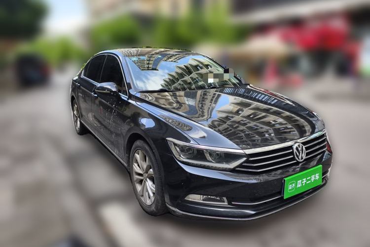 Used Volkswagen Magotan 2018 Facelift 330TSI DSG Luxury Model Front Right 45 Deg