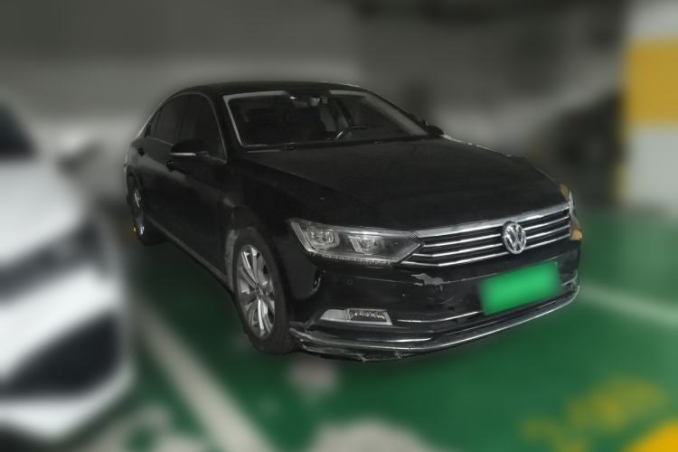 Used Volkswagen Magotan 2018 330TSI DSG Luxury Model Front Right 45 Deg