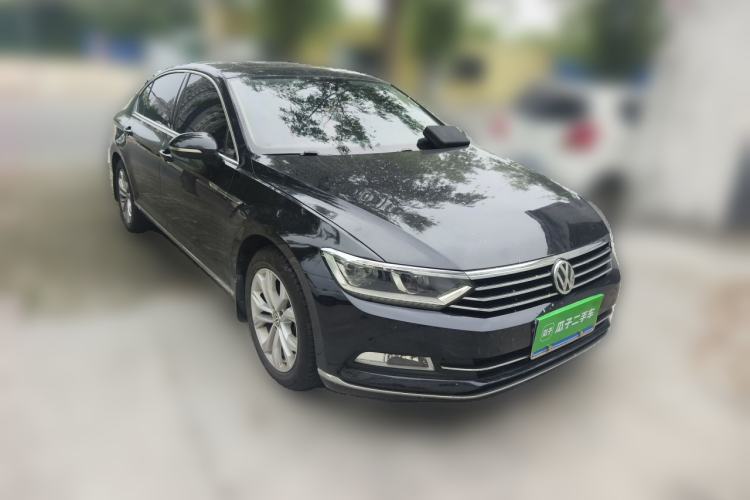 Used Volkswagen Magotan 2018 330TSI DSG Luxury Model Front Right 45 Deg