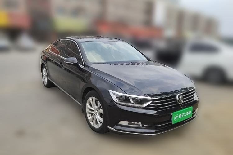 Used Volkswagen Magotan 2018 Facelift 330TSI DSG Luxury Model Front Right 45 Deg