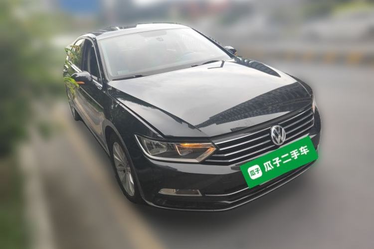 Used Volkswagen Magotan 2018 330TSI DSG Advanced Model Front Right 45 Deg