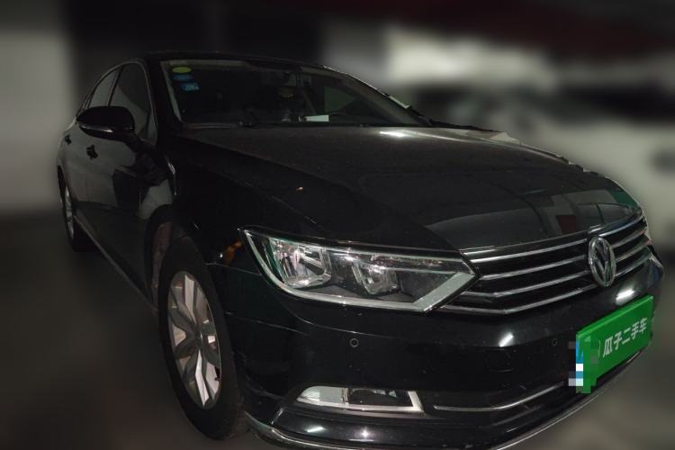 Used Volkswagen Magotan 2018 330TSI DSG Comfort Model Front Right 45 Deg