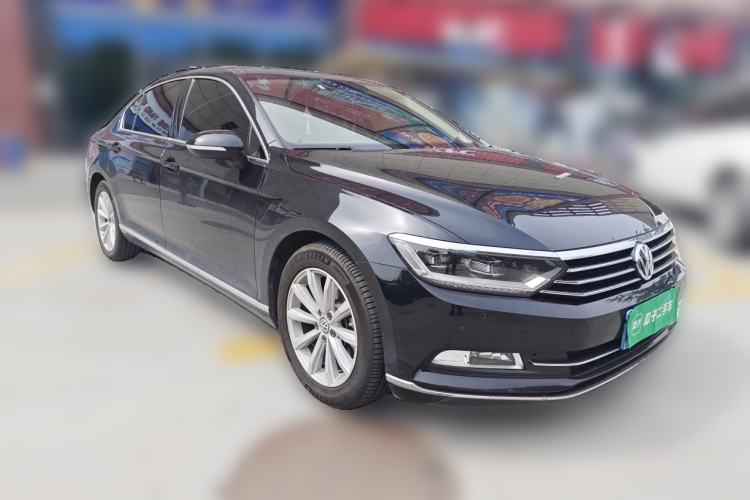 Used Volkswagen Magotan 2018 330TSI DSG Advanced Model Front Right 45 Deg