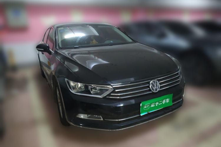 Used Volkswagen Magotan 2018 280TSI DSG Comfort Model Front Right 45 Deg