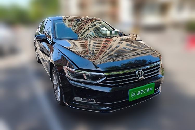 Used Volkswagen Magotan 2018 330TSI DSG Luxury Model Front Right 45 Deg