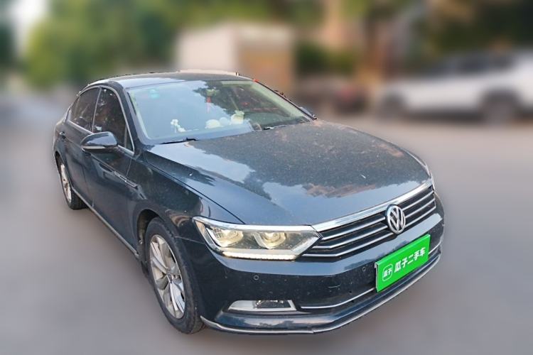 Used Volkswagen Magotan 2018 330TSI DSG Luxury Model Front Right 45 Deg