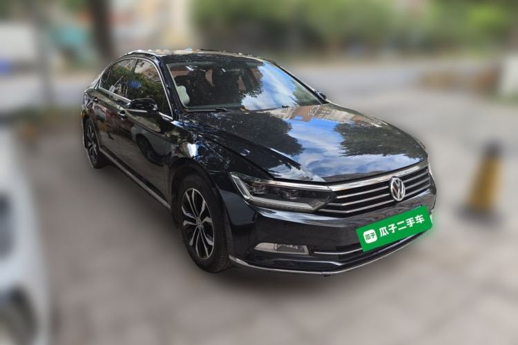 Used Volkswagen Magotan 2018 330TSI DSG Luxury Model Front Right 45 Deg