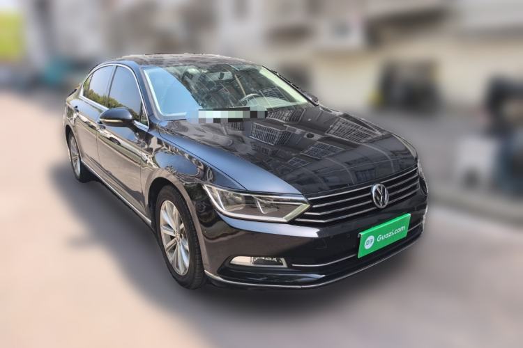 Used Volkswagen Magotan 2018 330TSI DSG Advanced Model Front Right 45 Deg