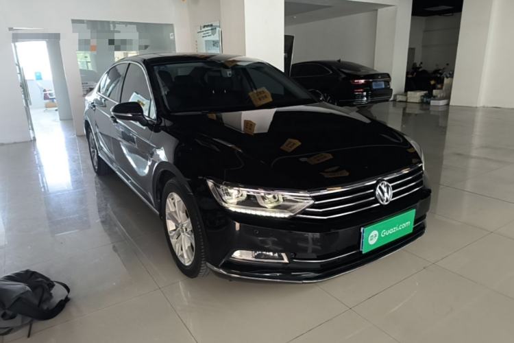 Used Volkswagen Magotan 2018 Facelift 330TSI DSG Luxury Model Front Right 45 Deg