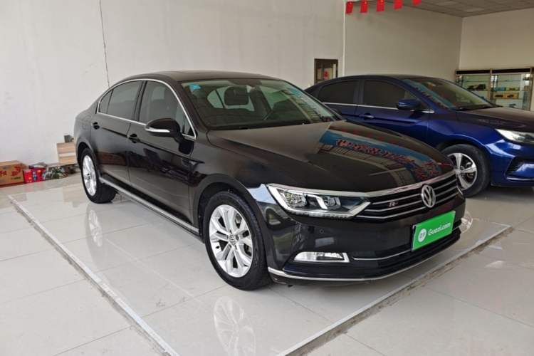 Used Volkswagen Magotan 2018 Facelift 330TSI DSG Luxury Model Front Right 45 Deg