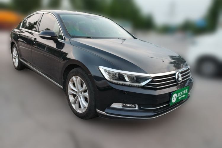 Used Volkswagen Magotan 2018 Facelift 330TSI DSG Luxury Model Front Right 45 Deg