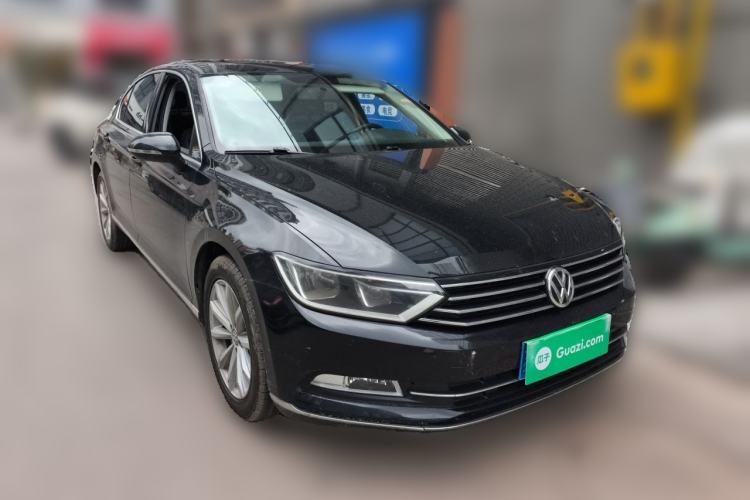 Used Volkswagen Magotan 2018 330TSI DSG Advanced Model Front Right 45 Deg