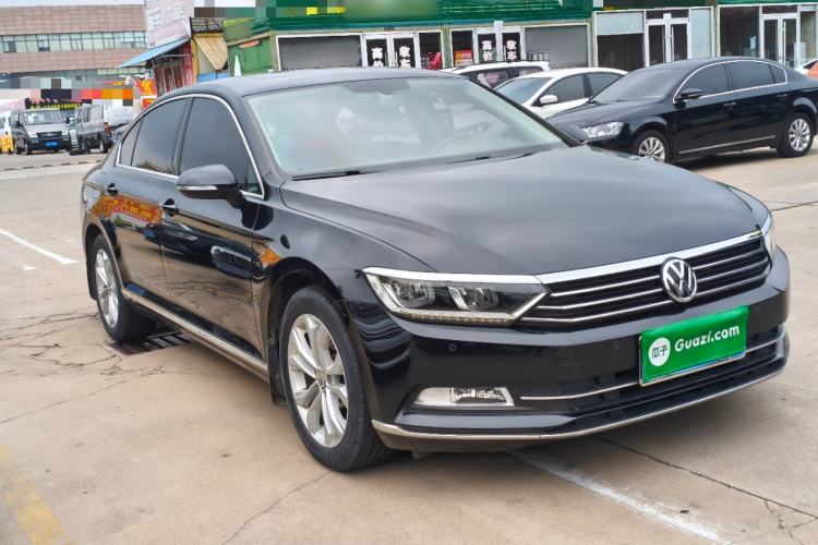 Used Volkswagen Magotan 2018 330TSI DSG Luxury Model Front Right 45 Deg