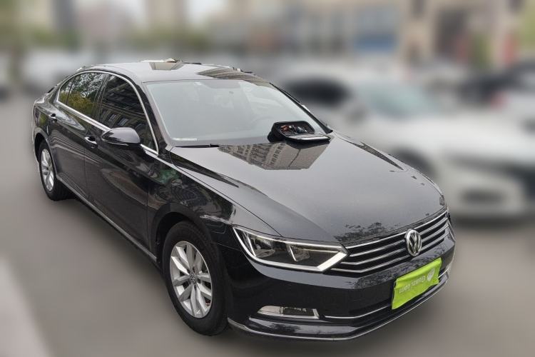 Used Volkswagen Magotan 2018 280TSI DSG Comfort Model Front Right 45 Deg