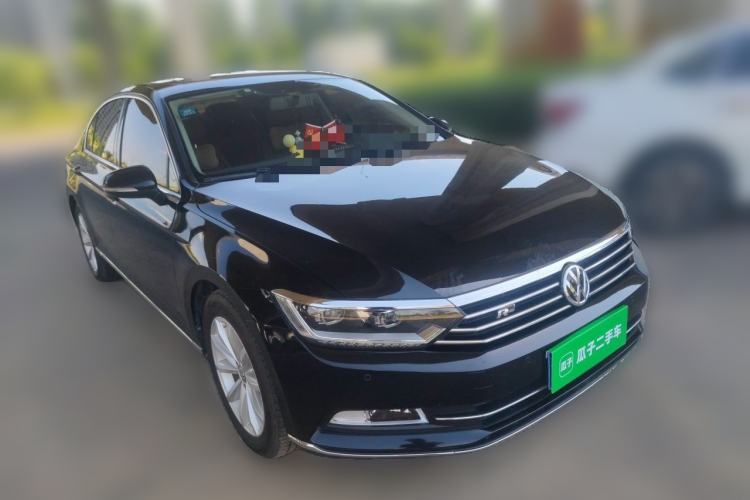 Used Volkswagen Magotan 2018 330TSI DSG Advanced Model Front Right 45 Deg