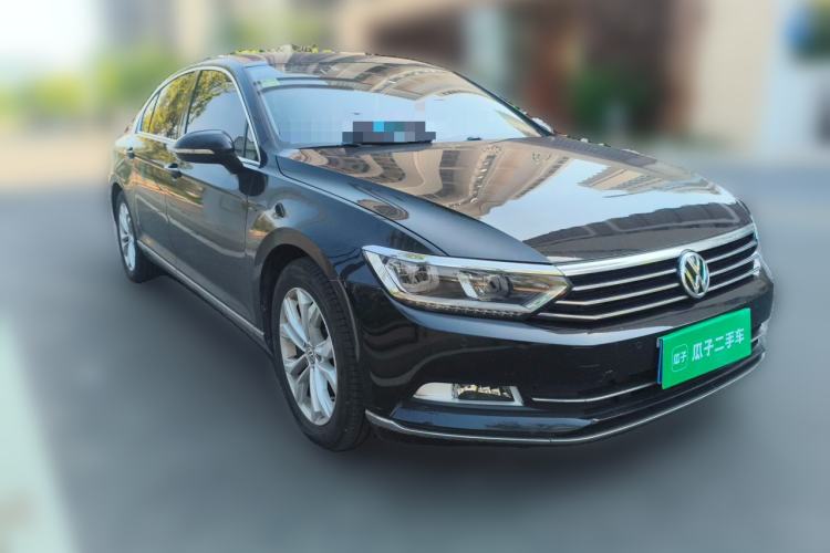 Used Volkswagen Magotan 2018 330TSI DSG Luxury Model Front Right 45 Deg