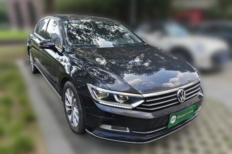Used Volkswagen Magotan 2018 330TSI DSG Luxury Model Front Right 45 Deg