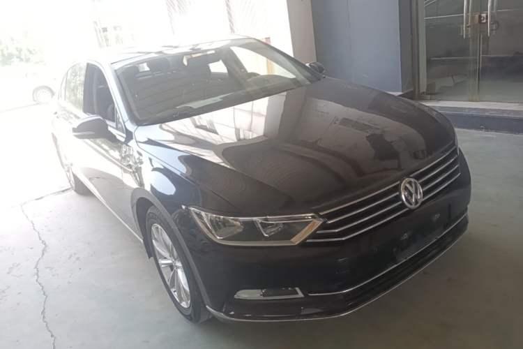 Used Volkswagen Magotan 2018 280TSI DSG Comfort Model Front Right 45 Deg