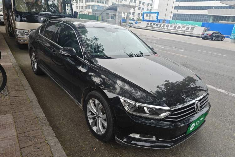 Used Volkswagen Magotan 2018 380TSI DSG Luxury Model Front Right 45 Deg