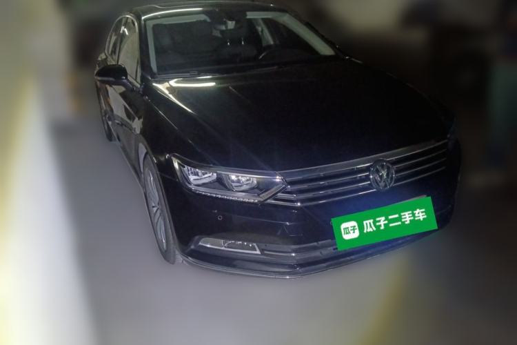 Used Volkswagen Magotan 2018 Facelift 330TSI DSG Luxury Model Front Right 45 Deg