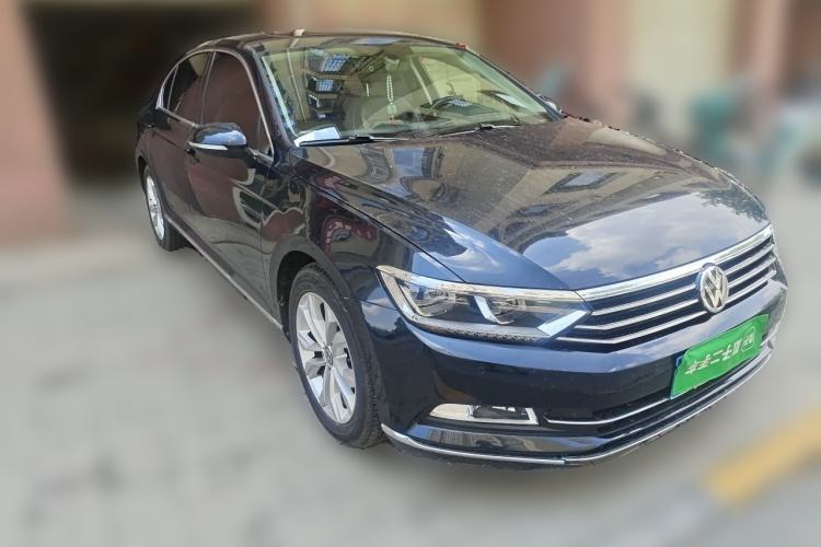 Used Volkswagen Magotan 2018 330TSI DSG Luxury Model Front Right 45 Deg