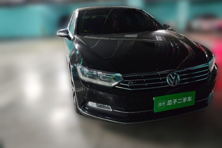 Used Volkswagen Magotan 2018 330TSI DSG Luxury Model Front Right 45 Deg