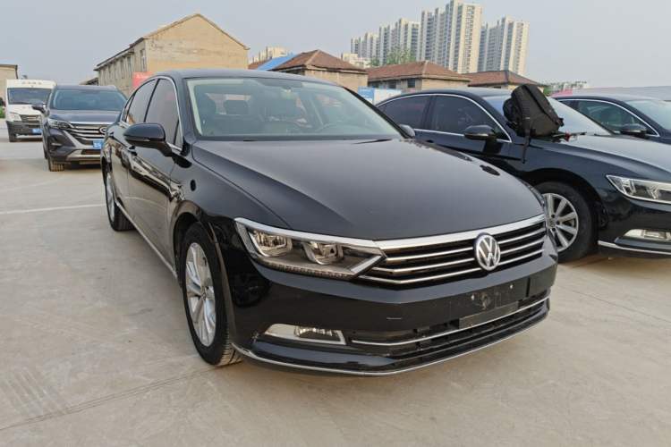 Used Volkswagen Magotan 2018 330TSI DSG Luxury Model Front Right 45 Deg