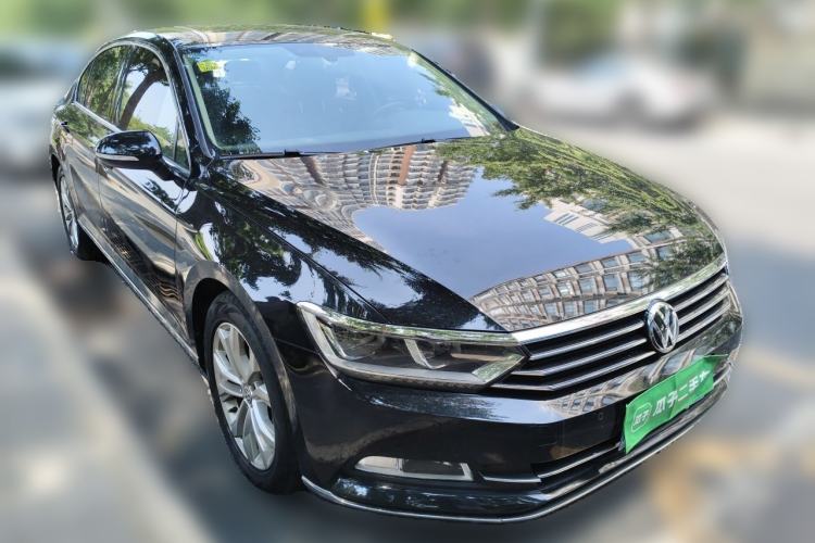Used Volkswagen Magotan 2018 Facelift 330TSI DSG Luxury Model Front Right 45 Deg