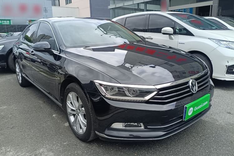 Used Volkswagen Magotan 2018 330TSI DSG Luxury Model Front Right 45 Deg