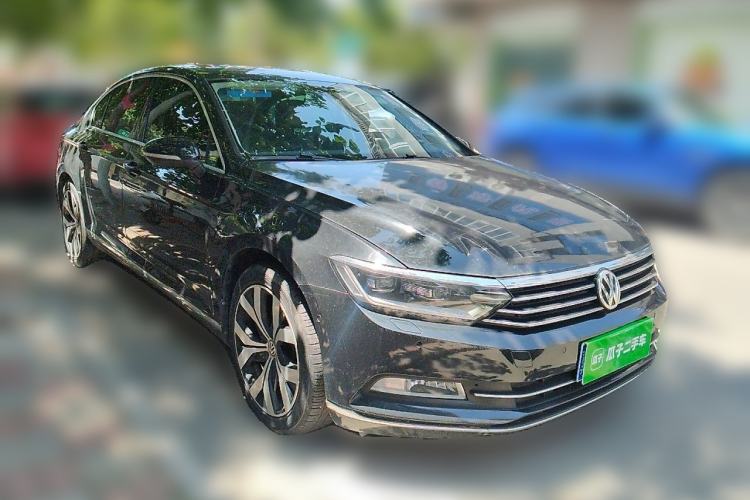 Used Volkswagen Magotan 2018 380TSI DSG Prestige Model Front Right 45 Deg