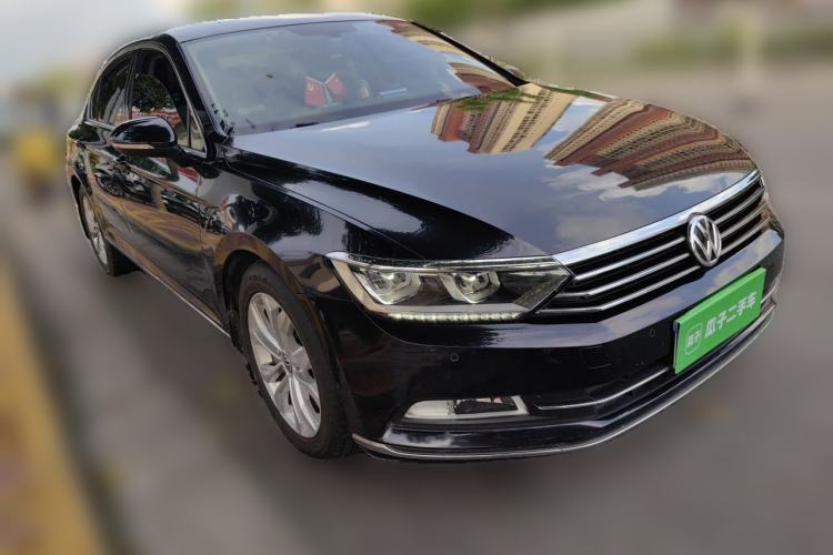 Used Volkswagen Magotan 2018 330TSI DSG Luxury Model Front Right 45 Deg