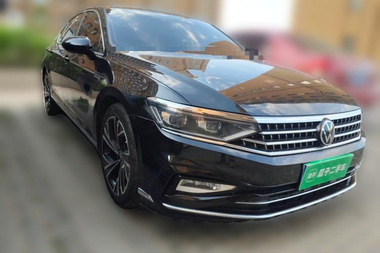 Used Volkswagen Magotan 2018 330TSI DSG Advanced Model Front Right 45 Deg