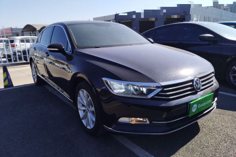 Used Volkswagen Magotan 2018 280TSI DSG Leading Model Front Right 45 Deg