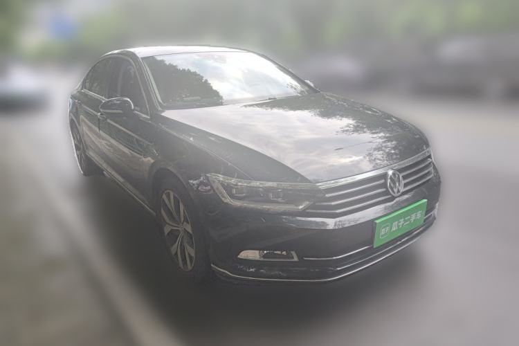 Used Volkswagen Magotan 2018 380TSI DSG Prestige Model Front Right 45 Deg