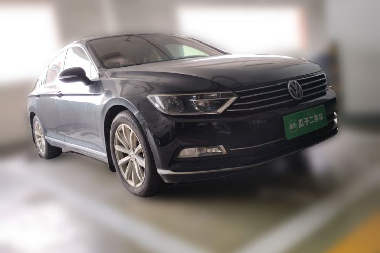Used Volkswagen Magotan 2018 330TSI DSG Advanced Model Front Right 45 Deg