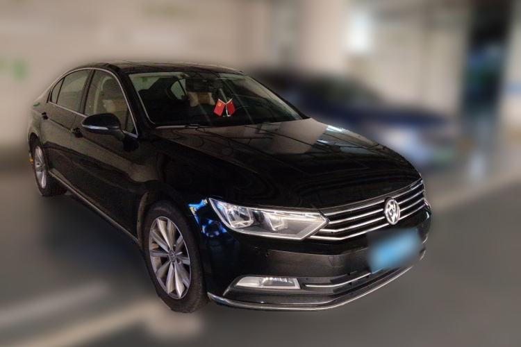 Used Volkswagen Magotan 2018 Facelift 330TSI DSG Luxury Model Front Right 45 Deg