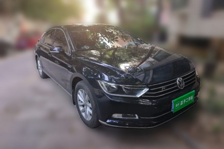 Used Volkswagen Magotan 2018 280TSI DSG Comfort Model Front Right 45 Deg